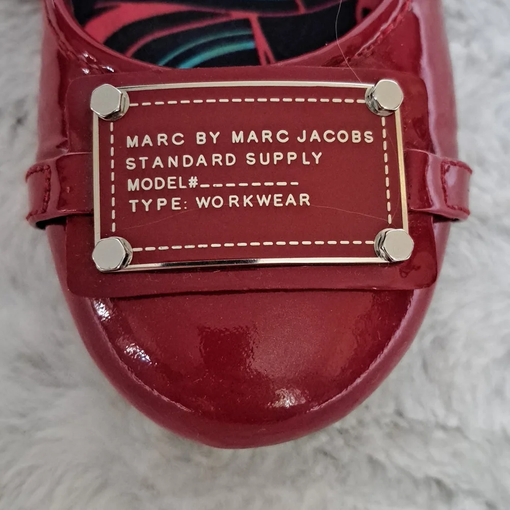 Marc Jacobs plaque red ballet work flat shoe. Size 37.5.